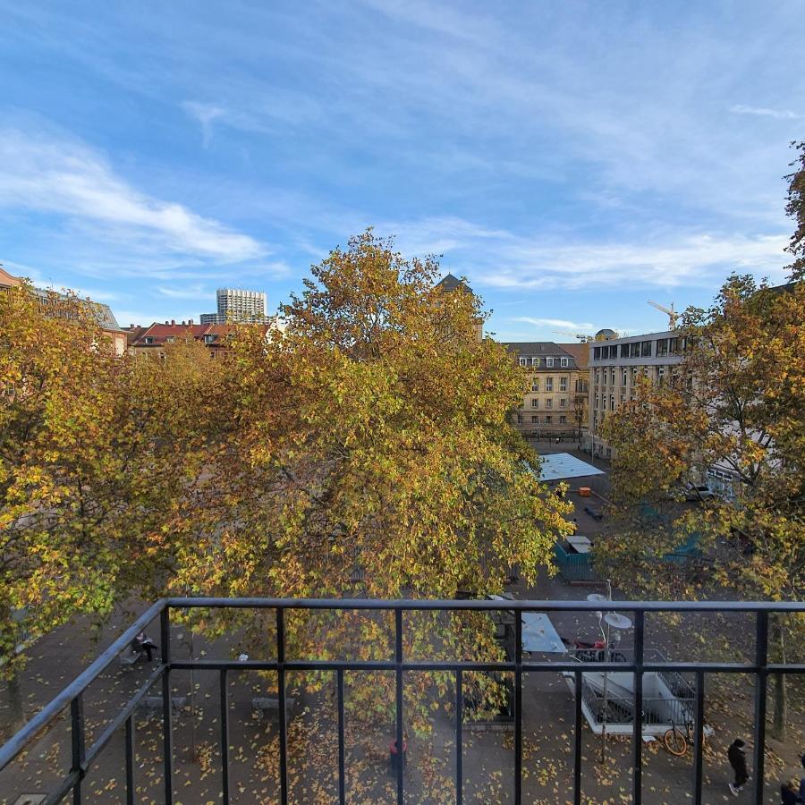 Ferienwohnung sonniges Zimmer mit Balkon im Herzen Mannheims Exterior foto