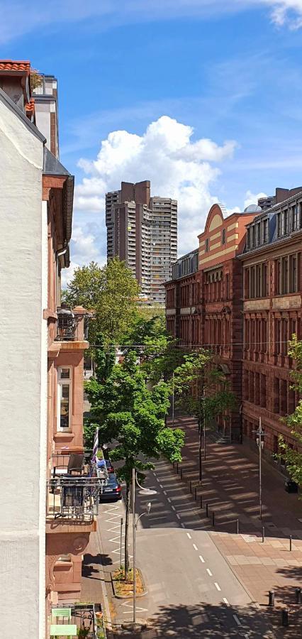 Ferienwohnung sonniges Zimmer mit Balkon im Herzen Mannheims Exterior foto