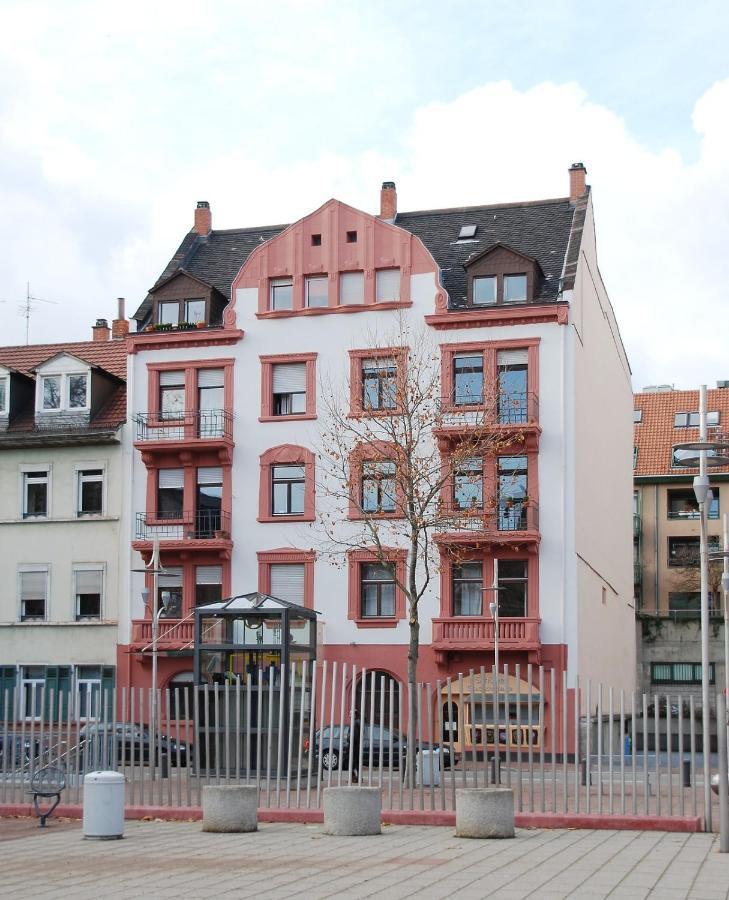 Ferienwohnung sonniges Zimmer mit Balkon im Herzen Mannheims Exterior foto