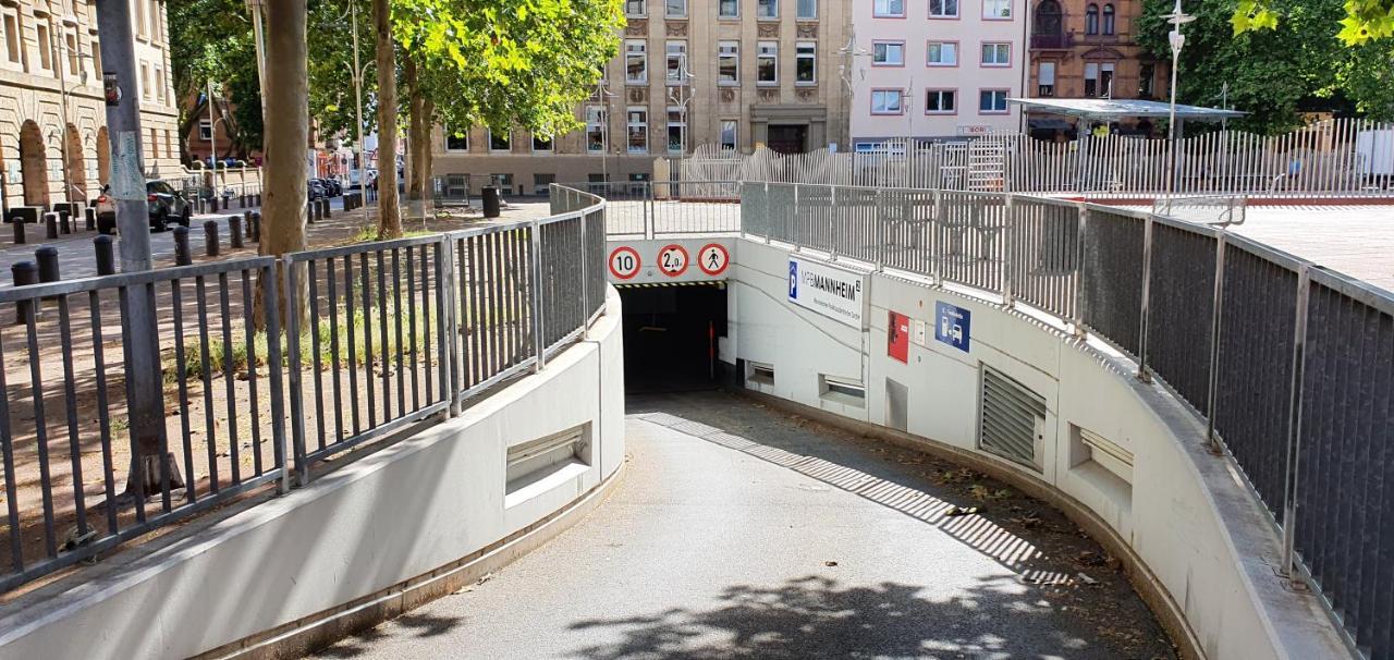 Ferienwohnung sonniges Zimmer mit Balkon im Herzen Mannheims Exterior foto