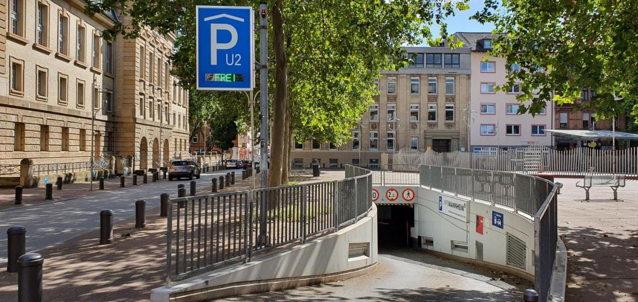 Ferienwohnung sonniges Zimmer mit Balkon im Herzen Mannheims Exterior foto