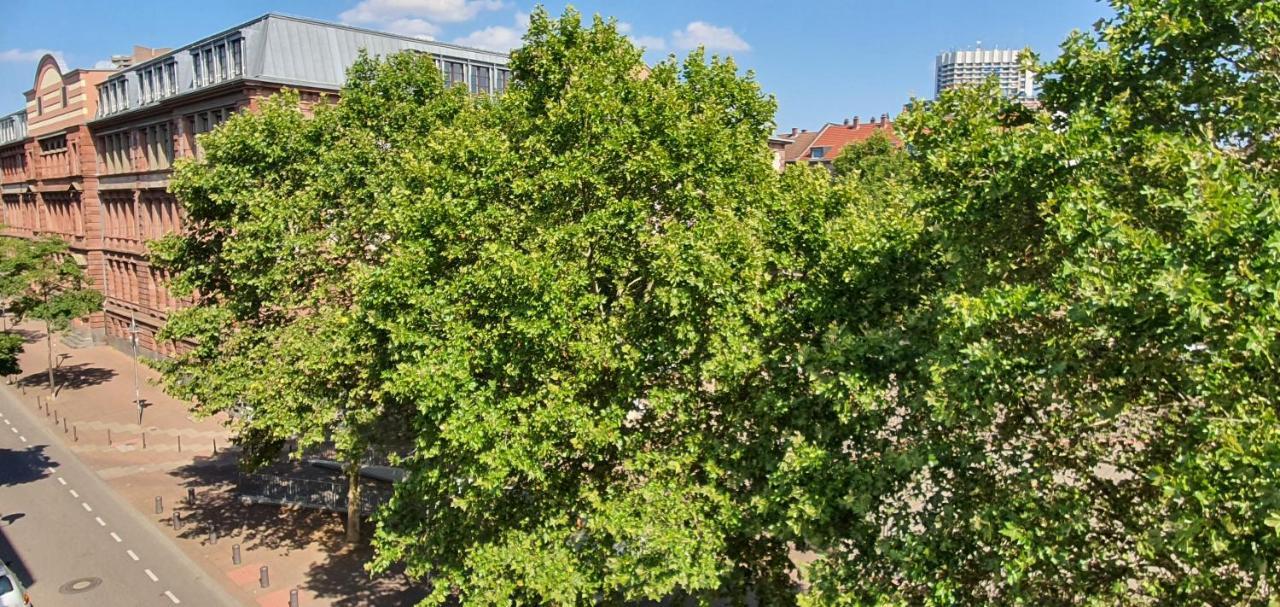 Ferienwohnung sonniges Zimmer mit Balkon im Herzen Mannheims Exterior foto